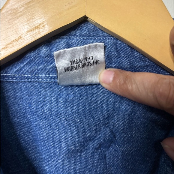 Warner Bros Vintage 1993 Looney Tunes Blue Denim Men's Shirt - Picture 4 of 7